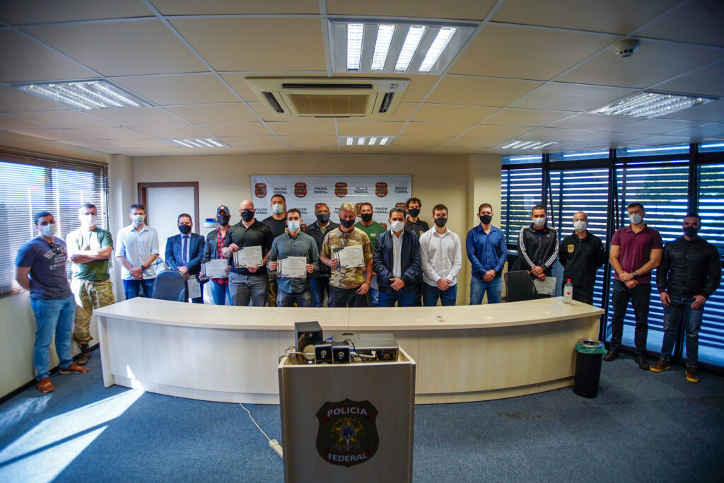 Pacheco homenageia policiais federais com Menção Honrosa por apreensão recorde de cocaína em Guaíra