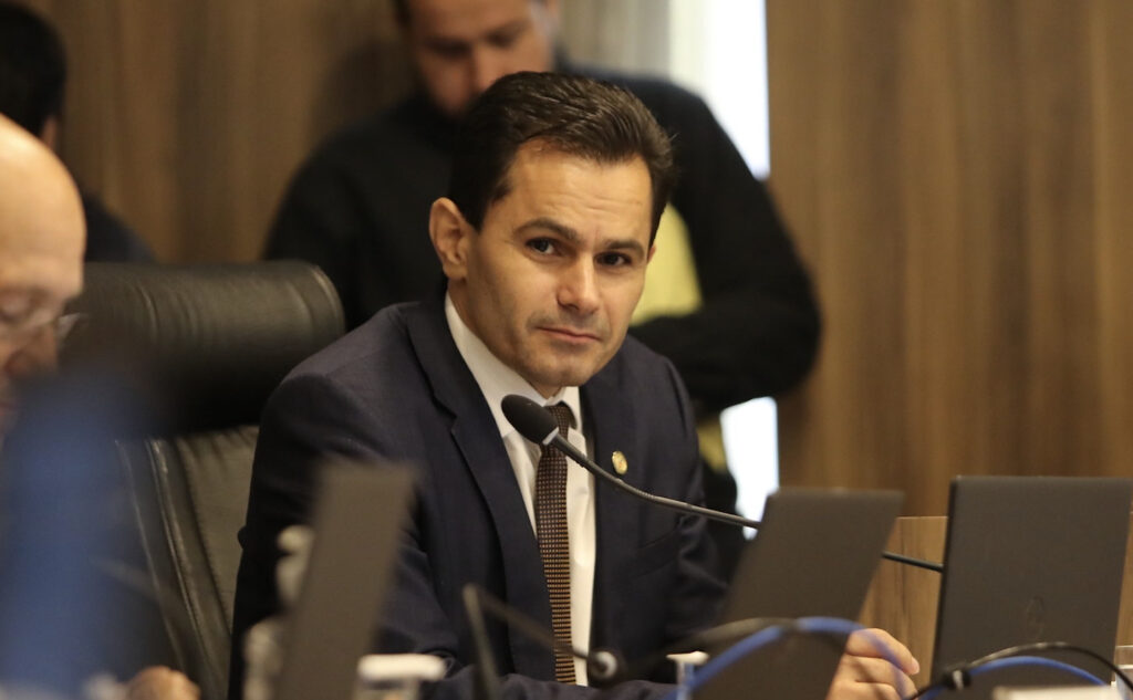Centro de Saúde da APAE, sala de tomografia para o Hospital de Retaguarda e aumento de realizações de cirurgias eletivas foram demandas de Pacheco em reunião com a SESA