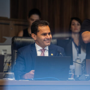 Marcio Pacheco comemora aprovação do Dia do Campista Católico na CCJ da ALEP