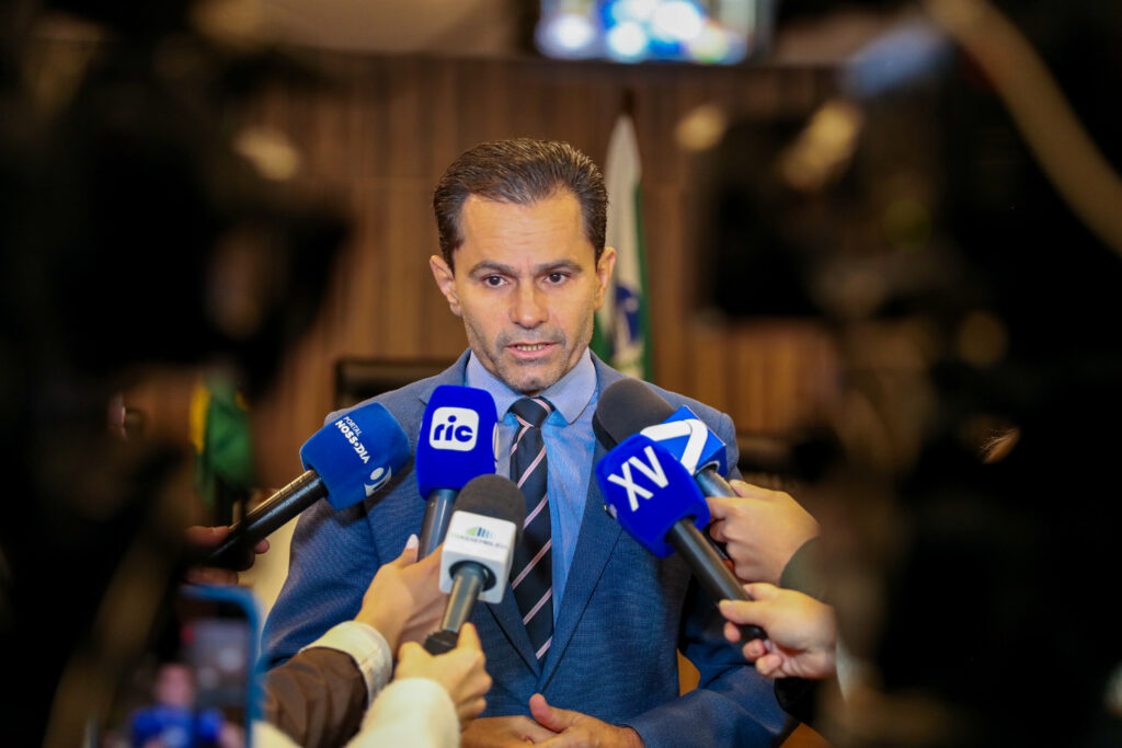 Conselho de Ética aprova parecer de Marcio Pacheco pela cassação do mandato de Renato Freitas do PT